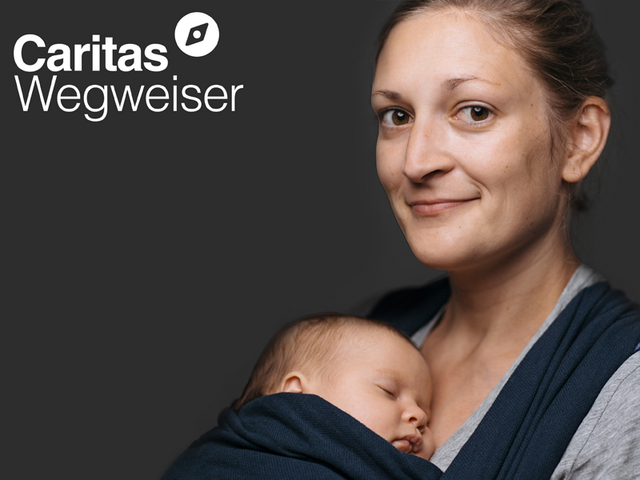 Frau mit Baby im Tragetuch auf schwarzem Hintergrund und den Worten daneben: "Caritas Wegweiser"