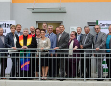 Foto der Eröffnung der Beratungsstelle "Rat & Hilfe" in Gmünd mit Besuchern