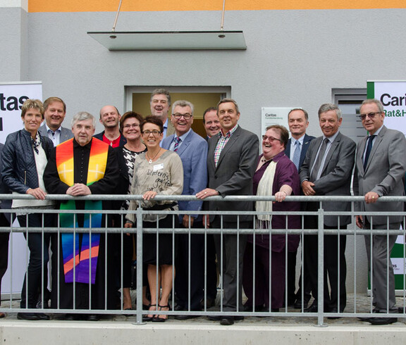 Foto der Eröffnung der Beratungsstelle "Rat & Hilfe" in Gmünd mit Besuchern