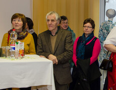 Besucher der Feier des carla-Shops