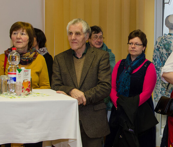 Besucher der Feier des carla-Shops