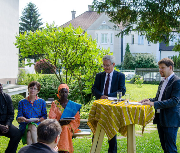Start der Hungerkampagne 2016 im Garten der Caritas