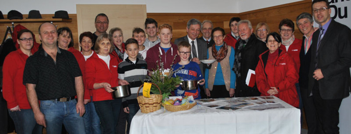 Caritas-Mitarbeiter am Suppensonntag in Groß-Gerungs