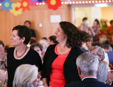 Zwei Besucherinnen genossen sichtlich den Abend Zwei Besucherinnen genossen sichtlich den Abend