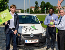Caritas pk Hunger Gurkenglasaktion Gruppenfoto Auto von vorne