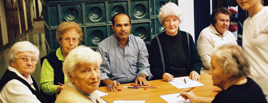 Seniorinnen am Tisch