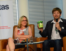 Caritas pk Hunger Pressekonferenz zwei Mitarbeiter der Caritas