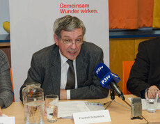 Der Direktor der Caritas St. Pölten bei einem Interview mit P3tv zur Kinderkampagne