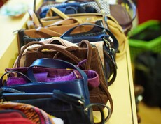 Buntes Taschenangebot der carla Amstetten