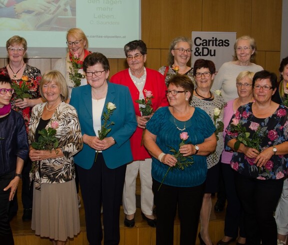Feier zum 20 jährigen Jubiläum des Mobilen Hospizdienstes der Caritas St. Pölten - Gruppenfoto der Festgäste