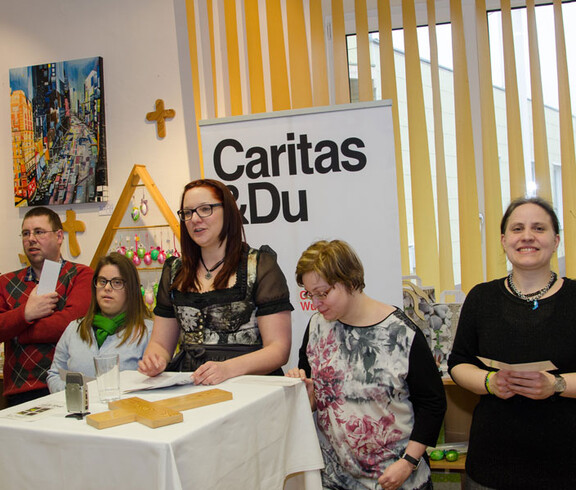 Mitarbeiter des carla-Shops bei einer Feier