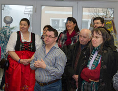 Besucher der Feier des carla-Shops