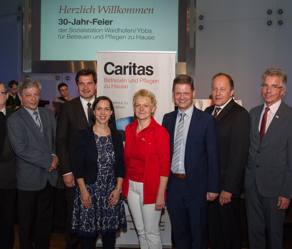 30-Jahr-Feier der Sozialstation Waidhofen/Ybbs - Gruppenbild von Caritas-Mitarbeitern