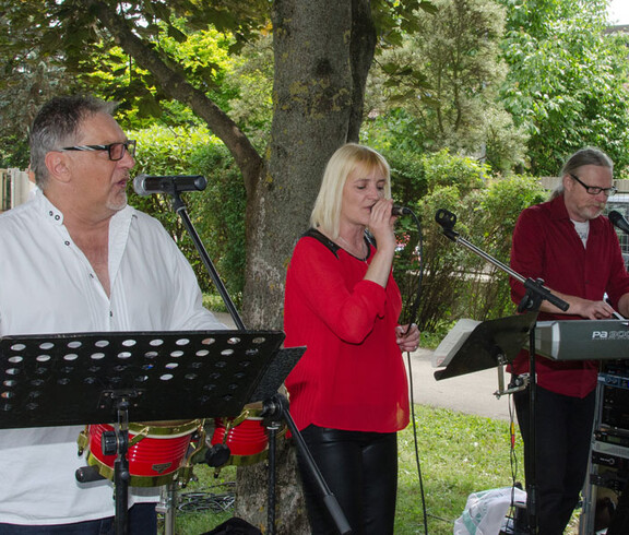 Sommerfest im Haus St. Eliabeth mit Schlagerstar Chris Heart © Karl Lahmer Sommerfest Haus St. Elisabeth Musiker