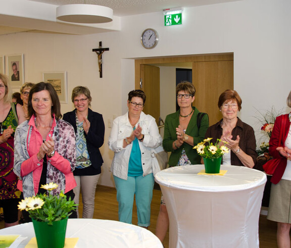 Caritas Betreuen und Pflege Pöchlarn - Mitarbeiterinnen klatschen Beifall