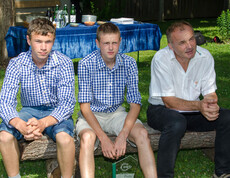 Start der Hungerkampagne 2016 im Garten der Caritas - fleißige Helfer