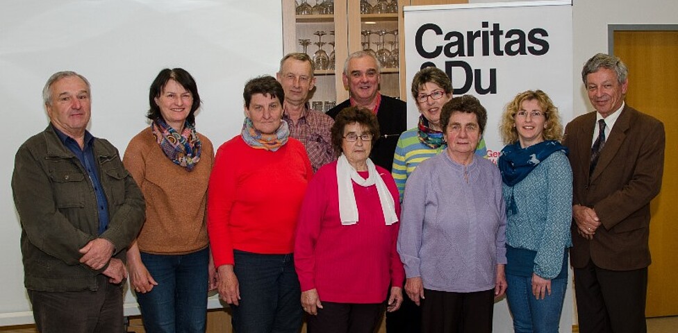 Gruppenbild der Haussammler mit dem Direktor der Caritas St. Pölten aus Waidhofen/Thaya