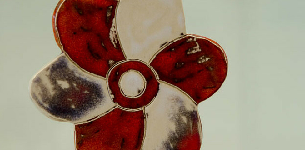 Werkstatt Loosdorf Produkt eine rotweiße Deko Blume