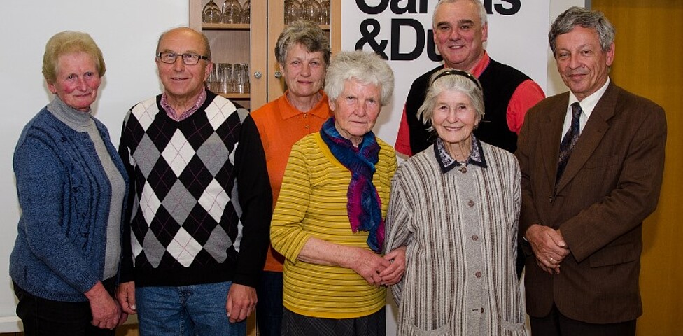 Gruppenbild der Haussammler mit dem Direktor der Caritas St. Pölten aus Waidhofen/Thaya