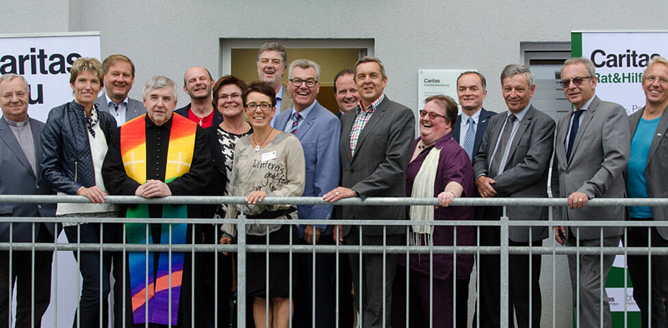 Foto der Eröffnung der Beratungsstelle "Rat & Hilfe" in Gmünd mit Besuchern